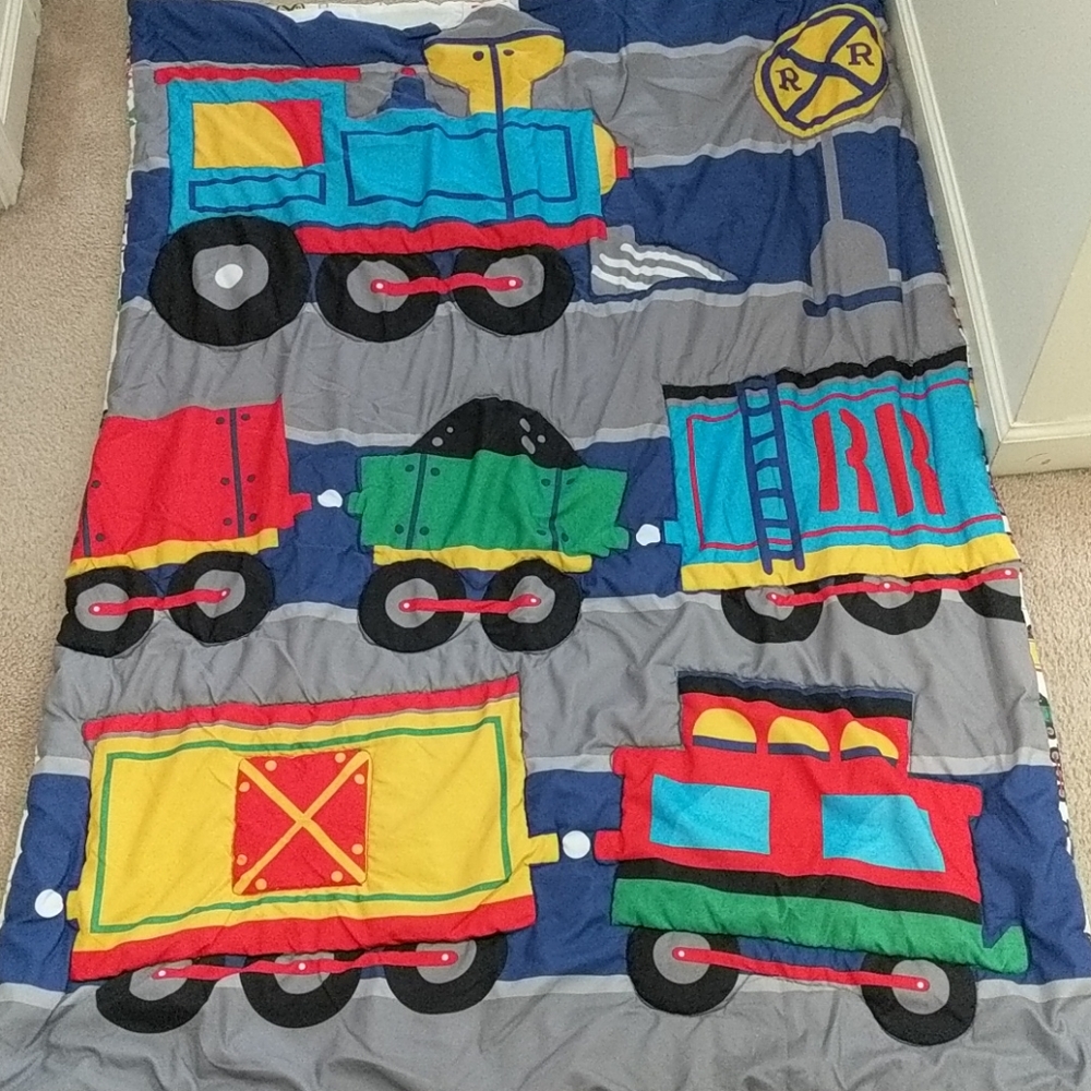 EUC Toddler Bed comforter- train pattern